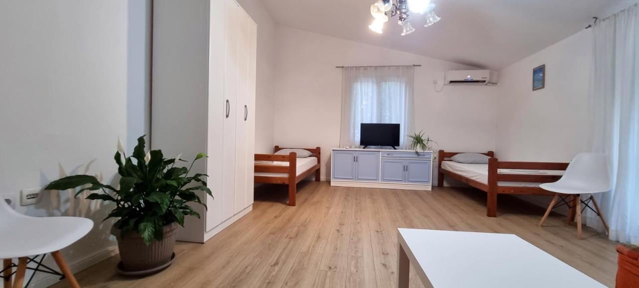 Apartment Folic Sutomore Zewnętrze zdjęcie