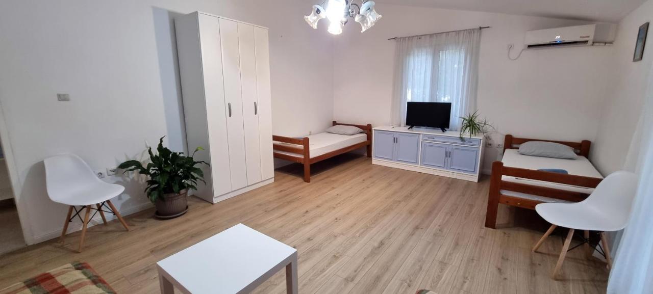 Apartment Folic Sutomore Zewnętrze zdjęcie